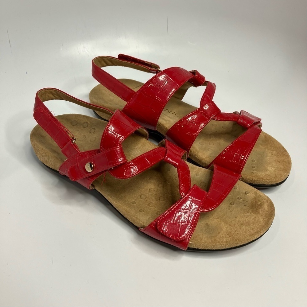 Vionic red‎ patent Leather sandals size 8